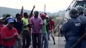 Südafrika: Polizei geht weiter gegen streikende Minenarbeiter vor
