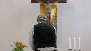 Irrer Pfarrer (J. Gauck, 75) klagt an: Papst Franziskus ist Marxist und muss weg!