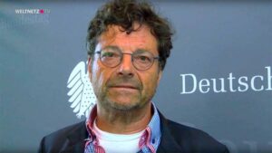 "Diether Dehm schmuggelt Flüchtling"